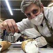 Profesor de orígenes italiana y formación en cocina mediterránea e internacional con fundamentos españoles